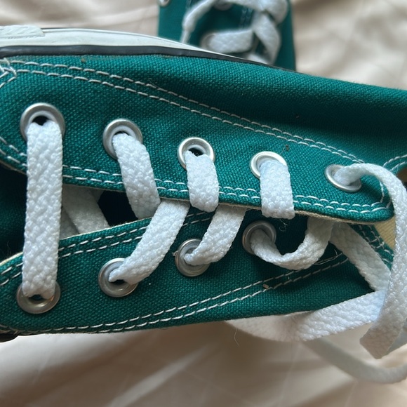 Converse Chuck Taylor low tops in green. Ladies size 5. Really nice shape! - Picture 12 of 13